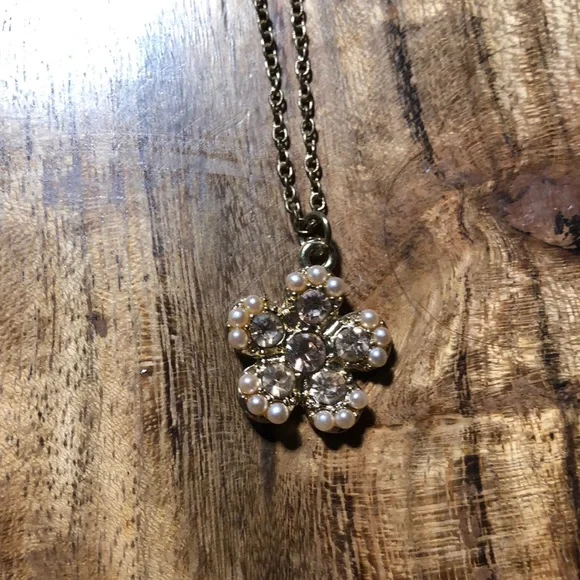 Forever 21 Jewelry 325 Flower Pendant Necklace Poshmark